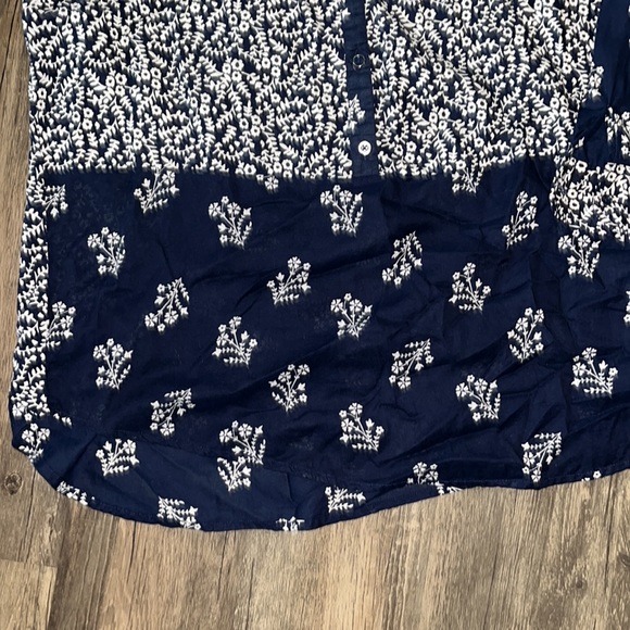 Casual light weight blouse - Picture 3 of 5